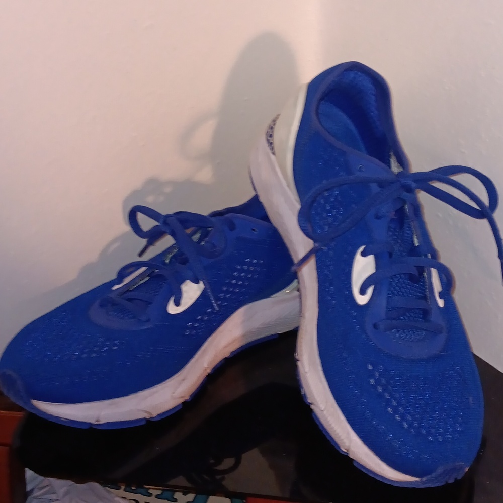 UNDER ARMOUR HOVR SONIC 5 RUNNING SHOES